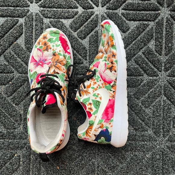 Nike Roshe Run Floral Running - Picture 3 of 9